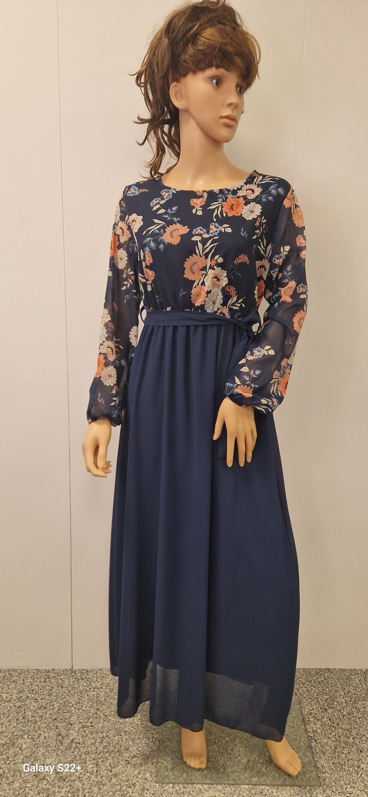 Síður kjóll svartur/rósir - New collection