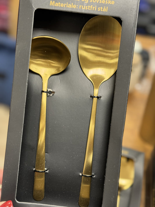 Sósuausa og meðlætisskeið í gylltum lit