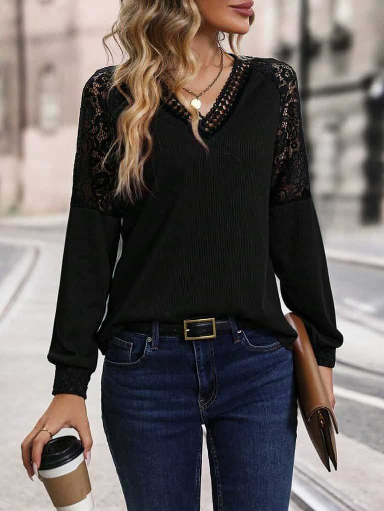 Langerma-blúndubolur með v-hálsmáli