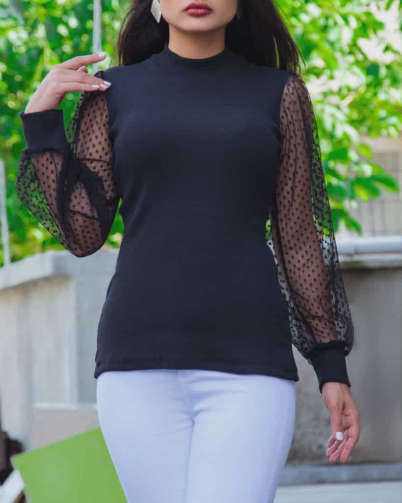 Svartur langermsbolur með ziffonermum